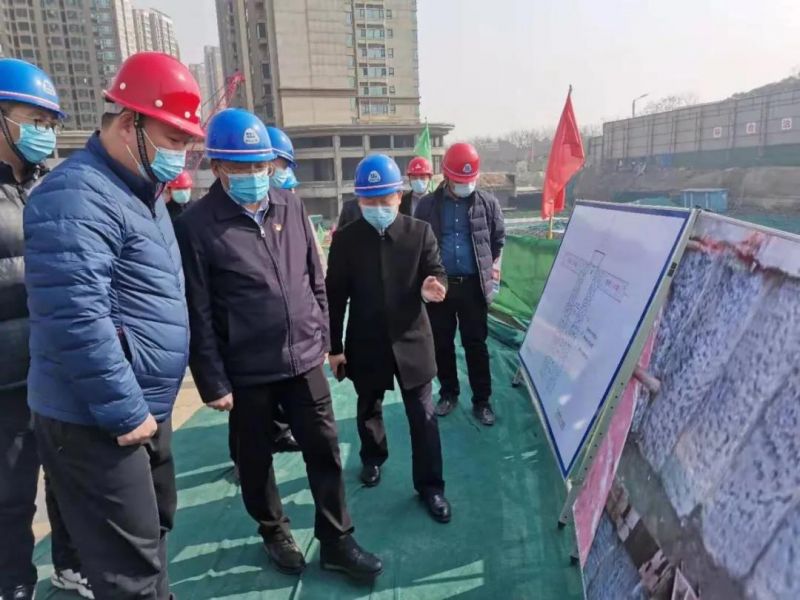 市委常委、市政府黨組成員魏建平調研左掖門游園停車場項目建設工作